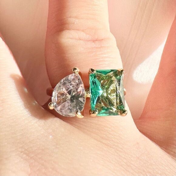 Dual stone bright green pear cut and sparkly cubic zirconia elongated radiant cu - Picture 5 of 6